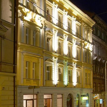 Hotel Patio Praha Bagian luar foto
