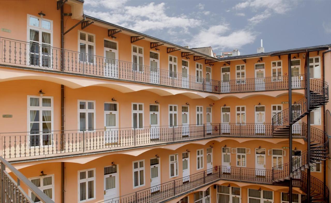 Hotel Patio Praha Bagian luar foto