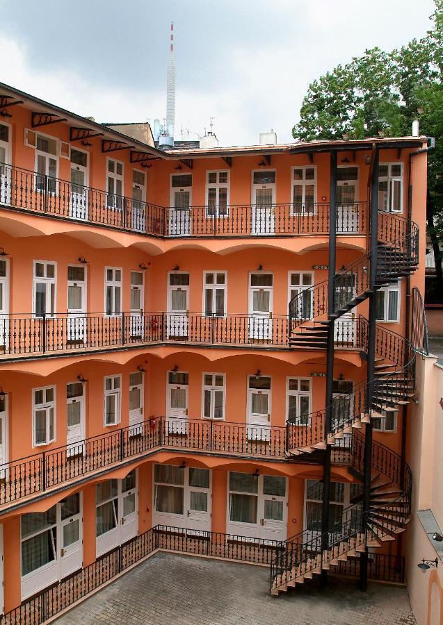 Hotel Patio Praha Bagian luar foto